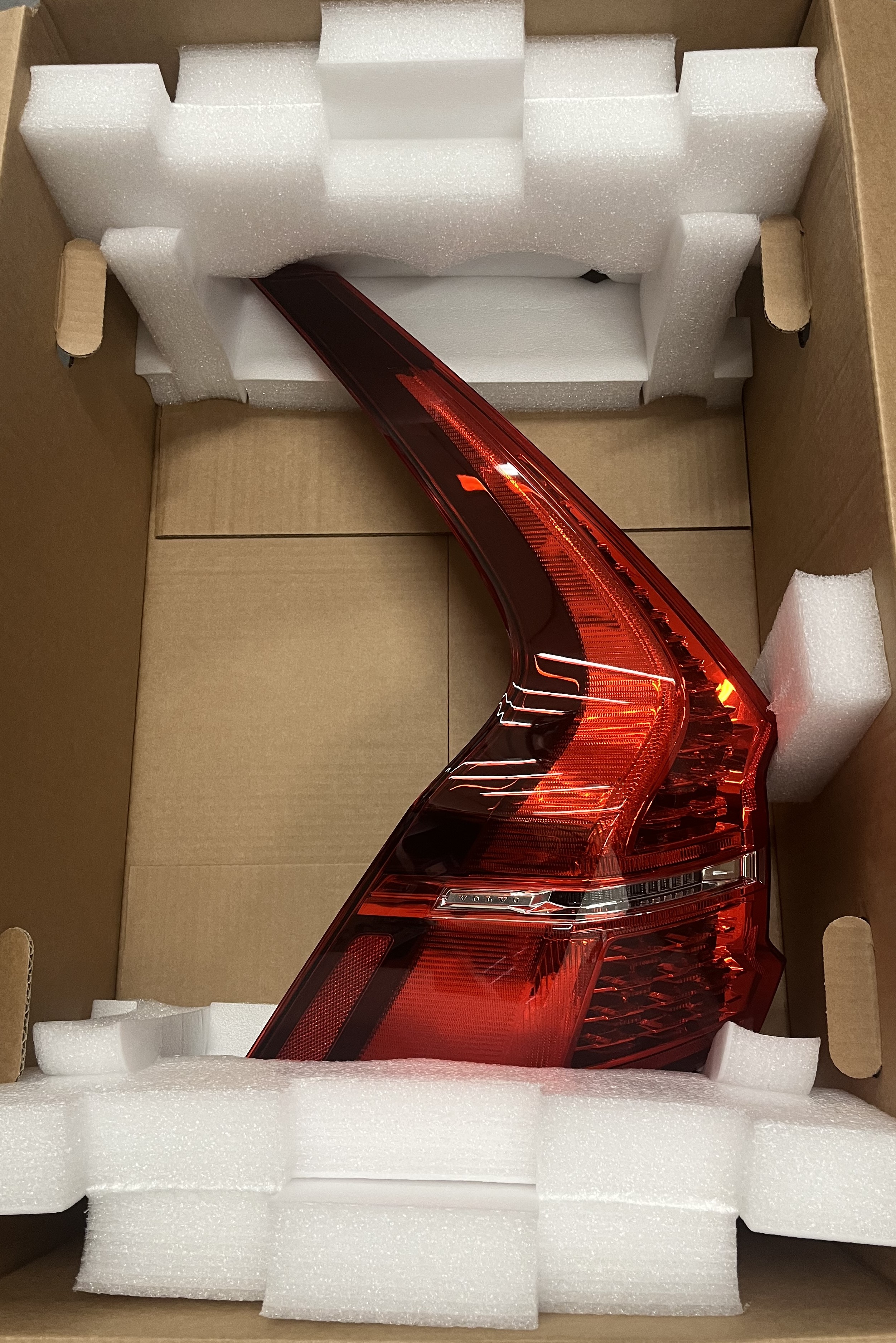 Volvo Genuine Left Rear XC60 Tailgate Lamp Body - 31655358: RACCAR